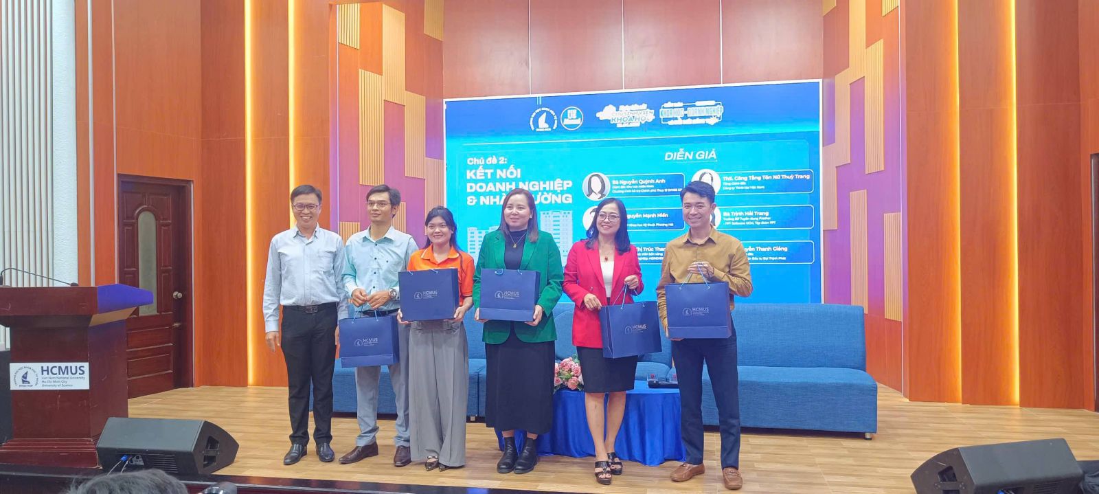 su-kien-tai-truong-dh-khtn